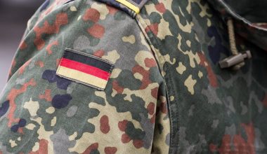 Γερμανός ΥΠΑΜ: «O στρατός δεν μπορεί να καλύψει πλήρως τα υπάρχοντα κενά ως το 2030»