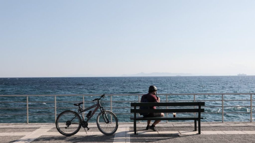 Καιρός: Mίνι καλοκαίρι σήμερα στις περισσότερες περιοχές της χώρας – Που θα βρέχει