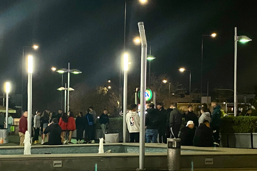 Άγιος Δημήτριος: Οπαδικά κίνητρα πίσω από τη συμπλοκή ανηλίκων με σφυριά σε εμπορικό κέντρο