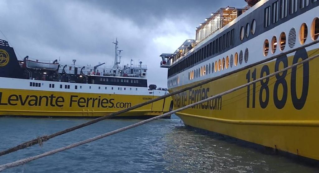 Λιμάνι Κυλλήνης: Πώς έγινε η σύγκρουση των δύο πλοίων – Δεν υπάρχουν τραυματίες (βίντεο)