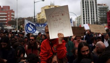 Πορτογαλία: Στους δρόμους χιλιάδες διαδηλωτές για τις αυξήσεις στα ενοίκια
