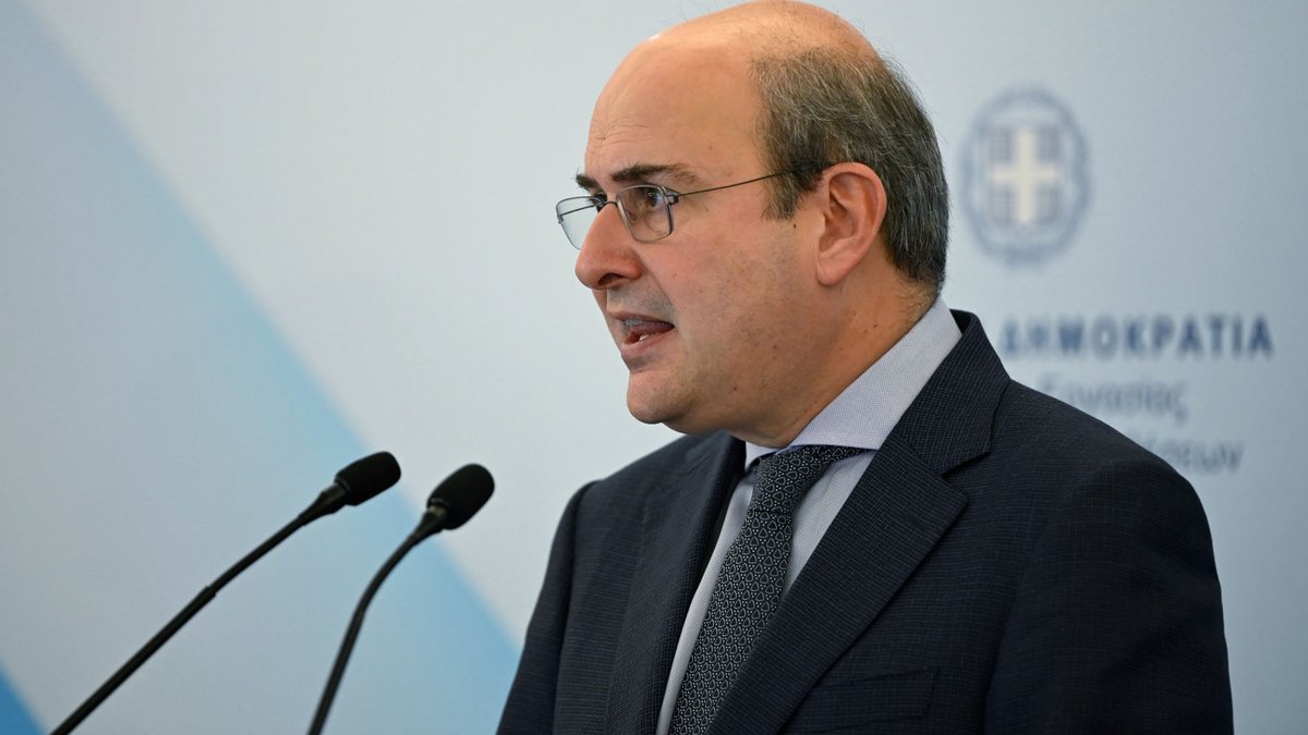 Κ.Χατζηδάκης για κατώτατο μισθό: «Οι εργαζόμενοι θα δουν στην τσέπη τους τρεις επιπλέον μισθούς σε σχέση με το 2019»