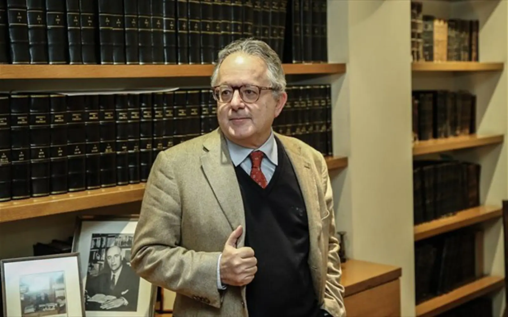 Επιμένει: Ο Νίκος Αλιβιζάτος αυτοπροτείνεται ως οικουμενικός πρωθυπουργός