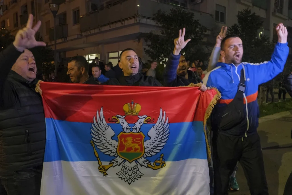 Πανηγυρισμοί στο Μαυροβούνιο μετά τη νίκη του φιλορώσου Γιάκοβ Μιλάτοβιτς στις προεδρικές εκλογές (βίντεο)