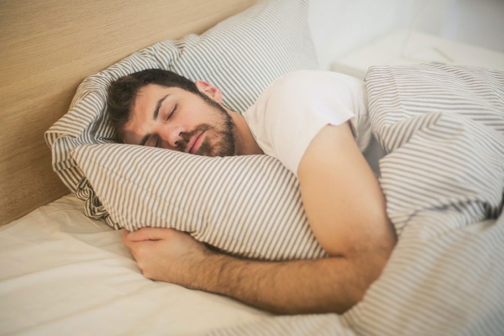 Τα 4 πολύτιμα θρεπτικά συστατικά που βοηθούν για έναν πιο ξεκούραστο ύπνο