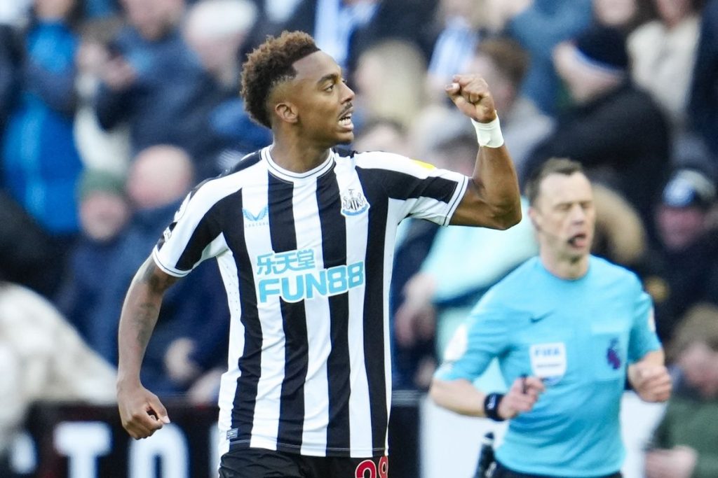 Premier League: Η Νιουκάστλ νίκησε τη Μάντσεστερ Γιουνάιτεντ και έκανε σπουδαίο «βήμα» για την τετράδα (2-0)