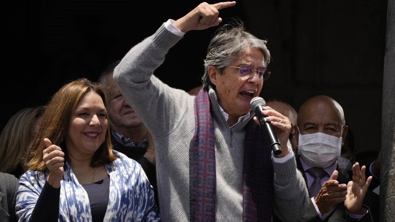 Ισημερινός: H κυβέρνηση ενέκρινε την οπλοφορία και οπλοχρησία πολιτών