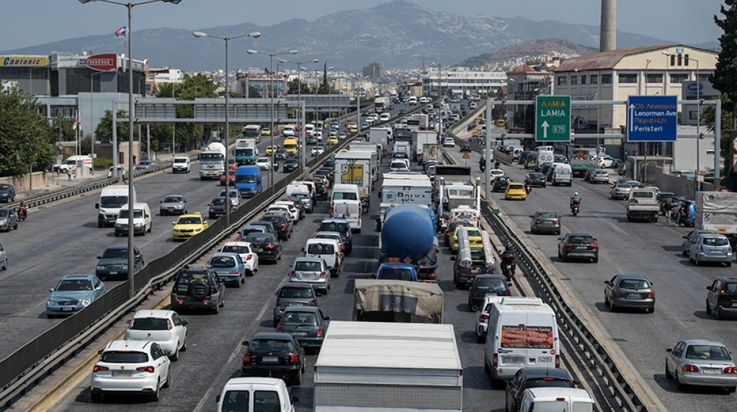 Μποτιλιάρισμα σε λεωφόρο Αθηνών και Κηφισό – Που αλλού εντοπίζονται προβλήματα