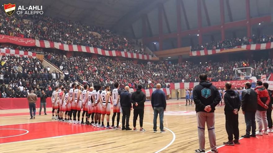 Συρία: Τρομερή ατμόσφαιρα από 15.000 οπαδούς στον πρώτο αγώνα μπάσκετ μετά τους φονικούς σεισμούς (βίντεο)