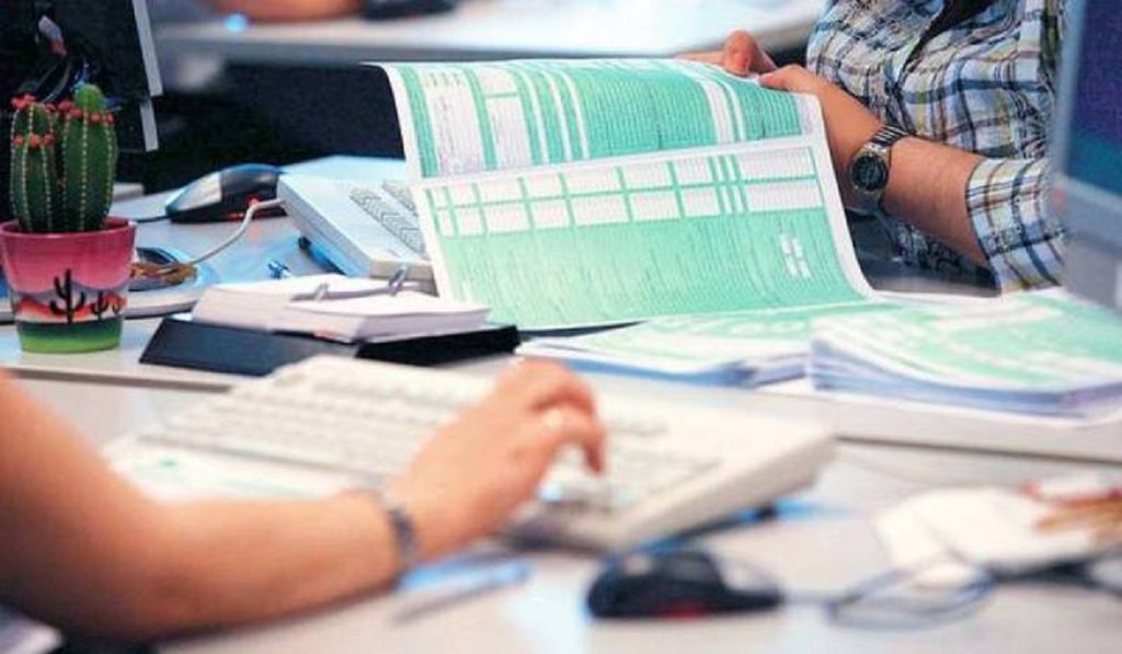 ΑΑΔΕ: Τι δείχνουν τα πρώτα στοιχεία για τις φορολογικές δηλώσεις – 3 στους 4 δεν πληρώνουν έξτρα φόρο