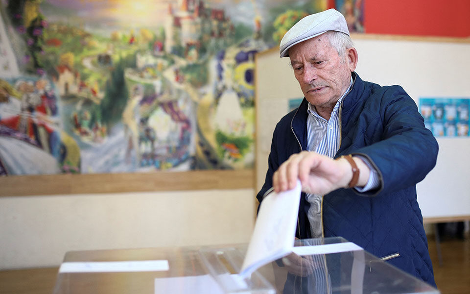 Βουλγαρία: Ο Κίριλ Πέτκοφ αποκλείει το ενδεχόμενο κυβέρνησης συνασπισμού με τον Μπόικο Μπορίσοφ