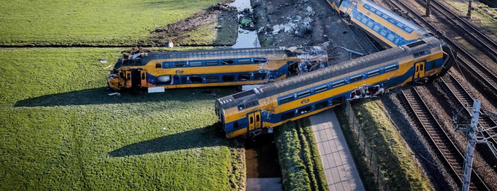 Σύγκρουση τρένου στην Ολλανδία: Στο «φως» βίντεο από το εσωτερικό βαγονιού λίγα δευτερόλεπτα μετά την τραγωδία