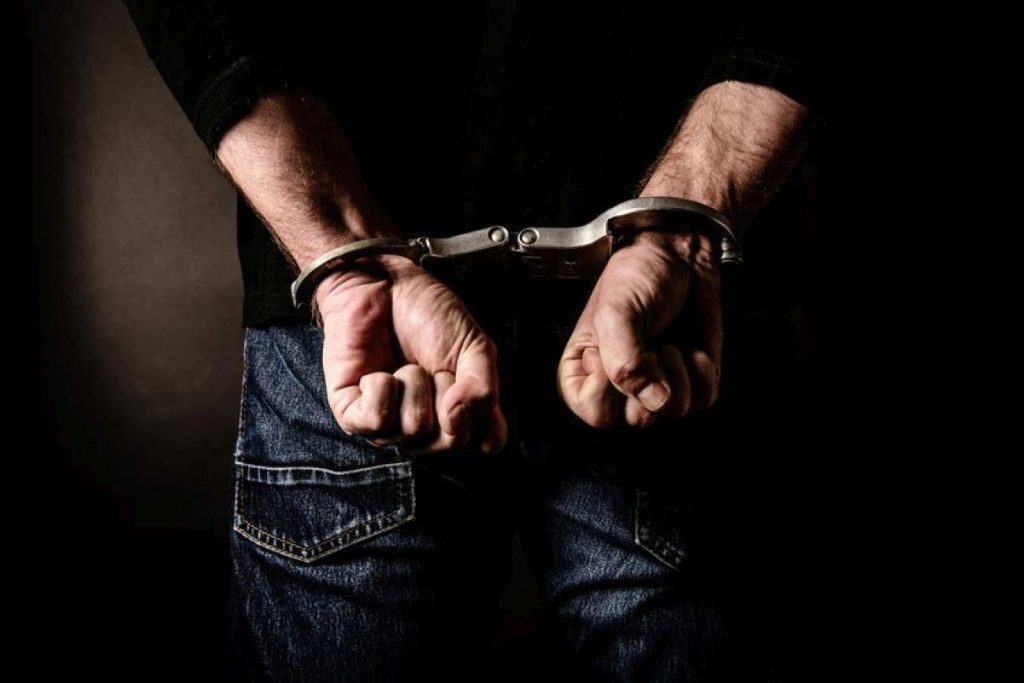 Συνελήφθη 28χρονος στη Θεσσαλονίκη για ληστεία σε ψιλικατζίδικo