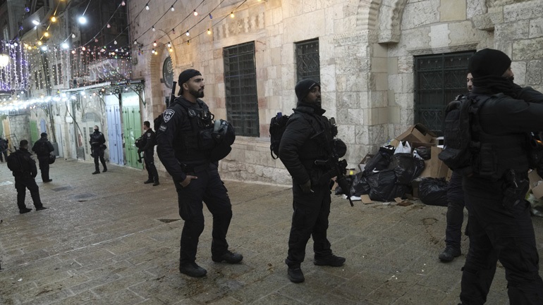 Επεισόδια στο ισλαμικό τέμενος Αλ Αξά – Ρουκέτες από τη Λωρίδα της Γάζας εναντίον του Ισραήλ (φώτο-βίντεο)