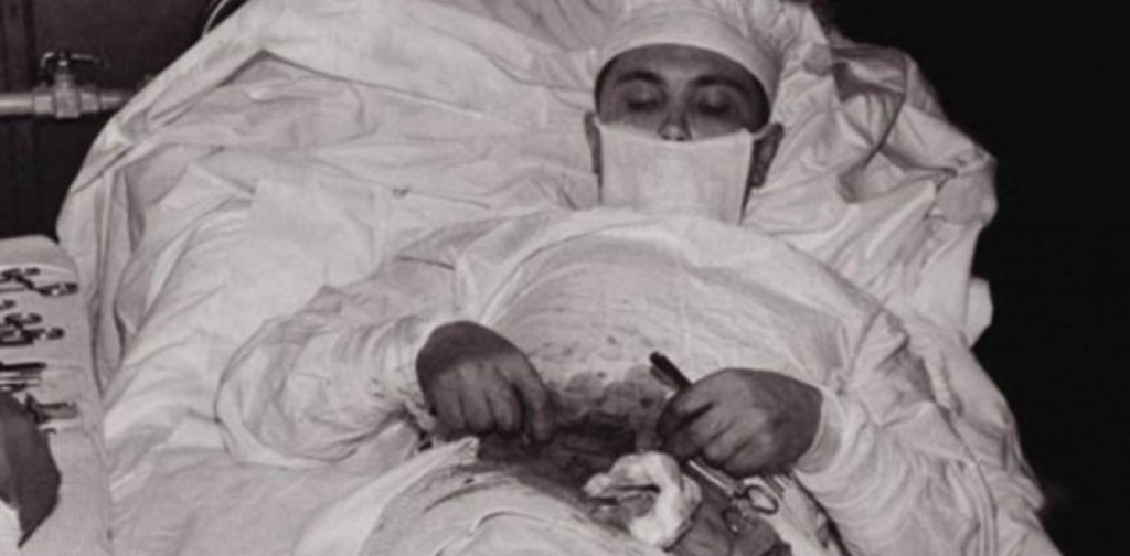 Λεονίντ Ρογκόζοφ: Η αληθινή ιστορία του γιατρού που χειρούργησε τον… εαυτό του για να μη πεθάνει