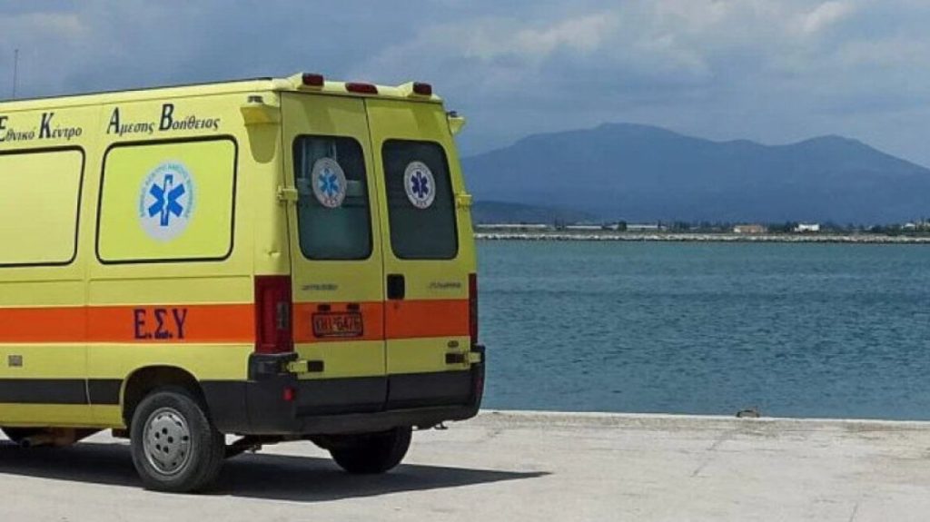 Ίος: 18χρονη τραυματίστηκε από θαλάσσιο αλεξίπτωτο – Δύο συλλήψεις
