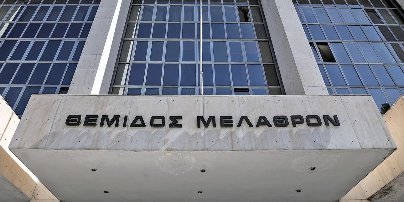 Αυτή είναι η ρύθμιση που εξετάζει η κυβέρνηση για να «κόψει» το κόμμα «Έλληνες»