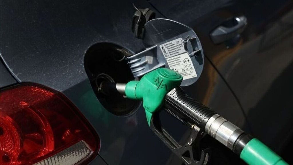 «Φωτιά» στα καύσιμα: Πού θα φτάσει η τιμή της βενζίνης το Πάσχα