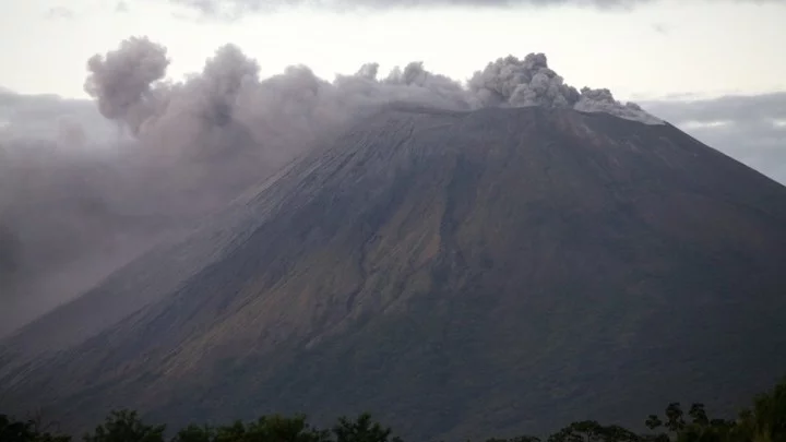 Απειλή ηφαιστειακής έκρηξης στην Κολομβία – Νέες προληπτικές εκκενώσεις