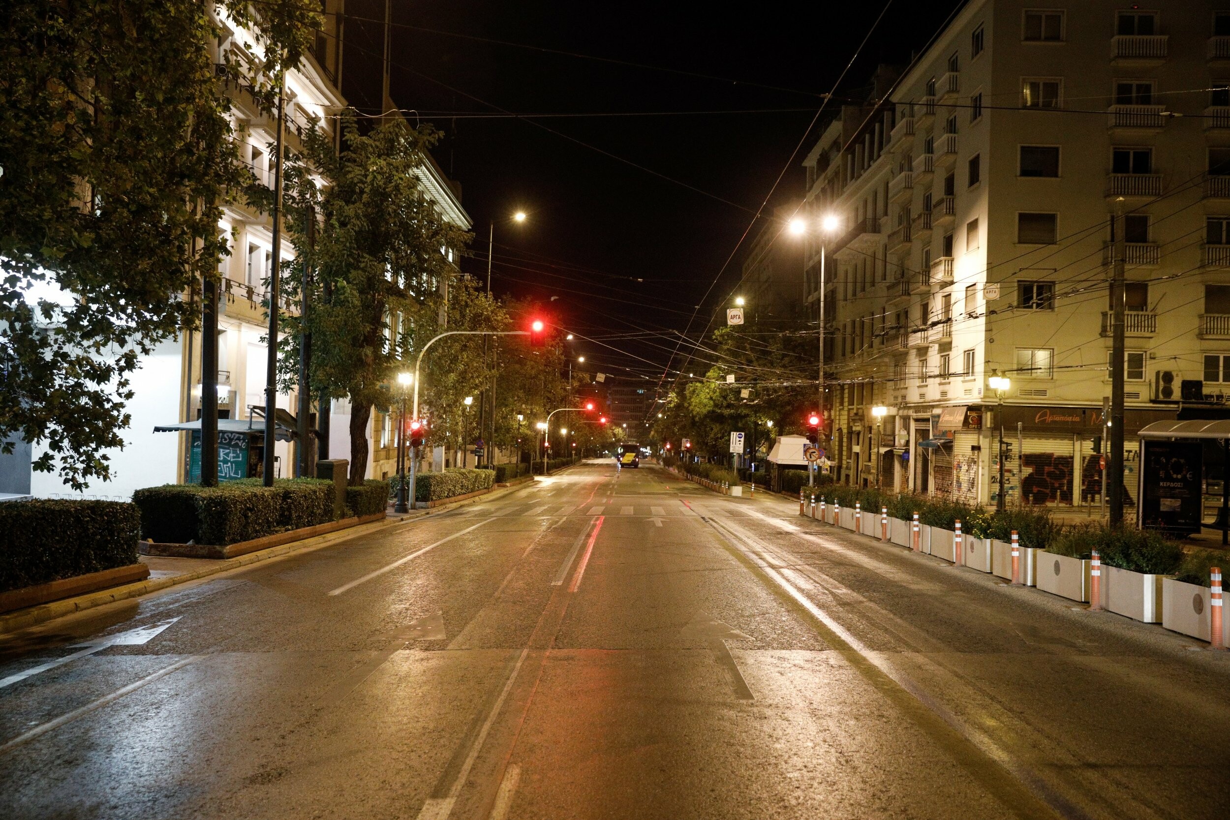 Ραγδαία μείωση του πληθυσμού της Αθήνας προβλέπει η EUROSTAT: Χώρα και πρωτεύουσα εξαφανίζονται δημογραφικά