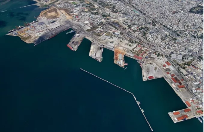 Θεσσαλονίκη: Υπερχείλισε δεξαμενή πετρελαίου φορτηγού πλοίου – Προκλήθηκε θαλάσσια ρύπανση