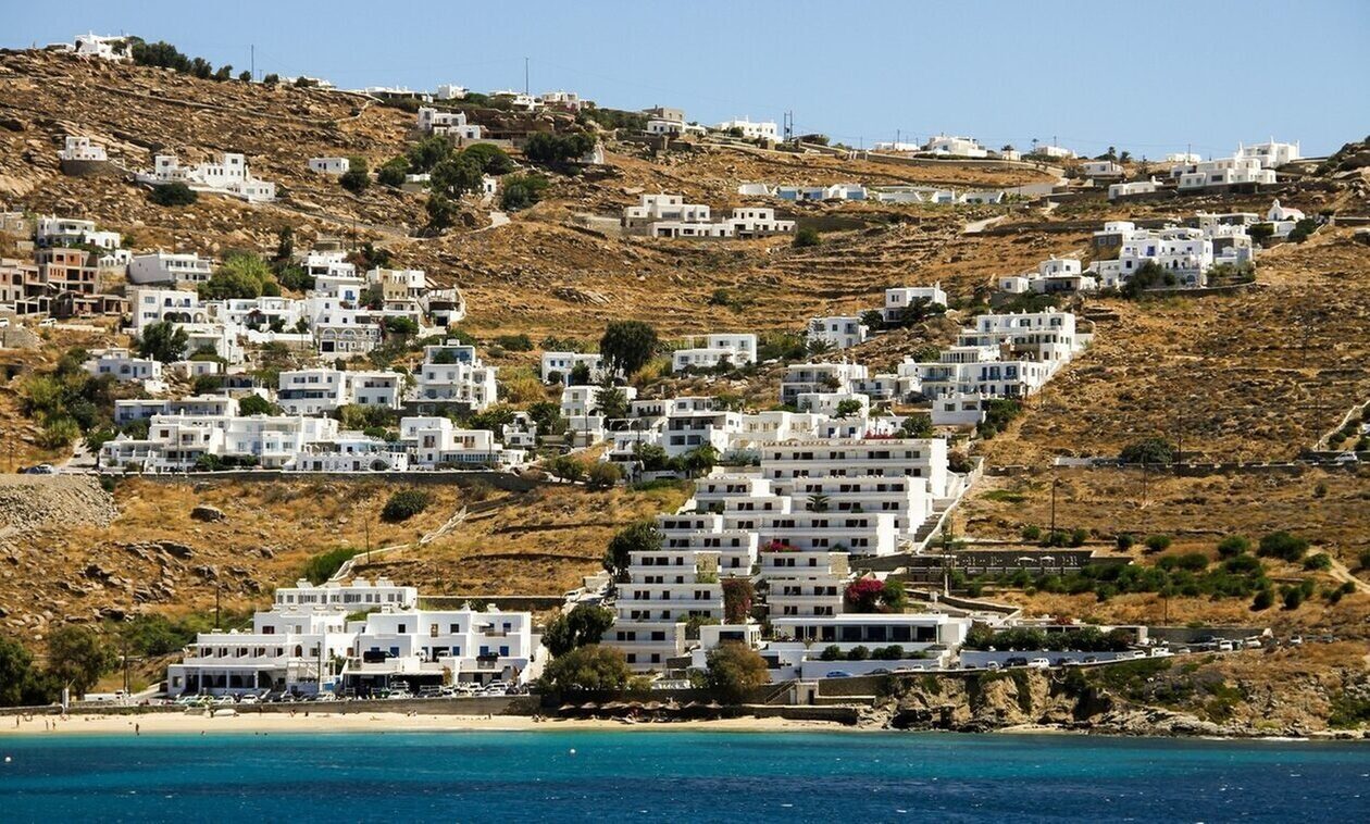 Μύκονος: Δύο συλλήψεις για οικοδομικές παραβάσεις – Εισαγγελική απόβαση για να «χτυπηθεί» η «Μαφία»