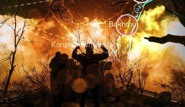 Βίντεο: Το ρωσικό Πυροβολικό διέλυσε την άτακτη ουκρανική αποχώρηση από το Μπάκχμουτ – «845 νεκροί Ουκρανοί» λένε οι Ρώσοι