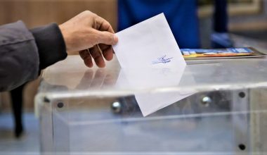 Έρευνα: Πρωτιά «και με διαφορά» θα δώσει στον ΣΥΡΙΖΑ ο αποκλεισμός του «κόμματος Κασιδιάρη» στις εκλογές της 21ης Μαΐου!