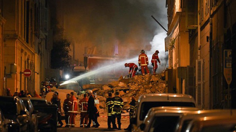 8 άνθρωποι αγνοούνται μετά την κατάρρευση κτιρίων στη Μασσαλία: «Ήταν σαν έκρηξη – Είμαστε προετοιμασμένοι για θύματα» (upd)
