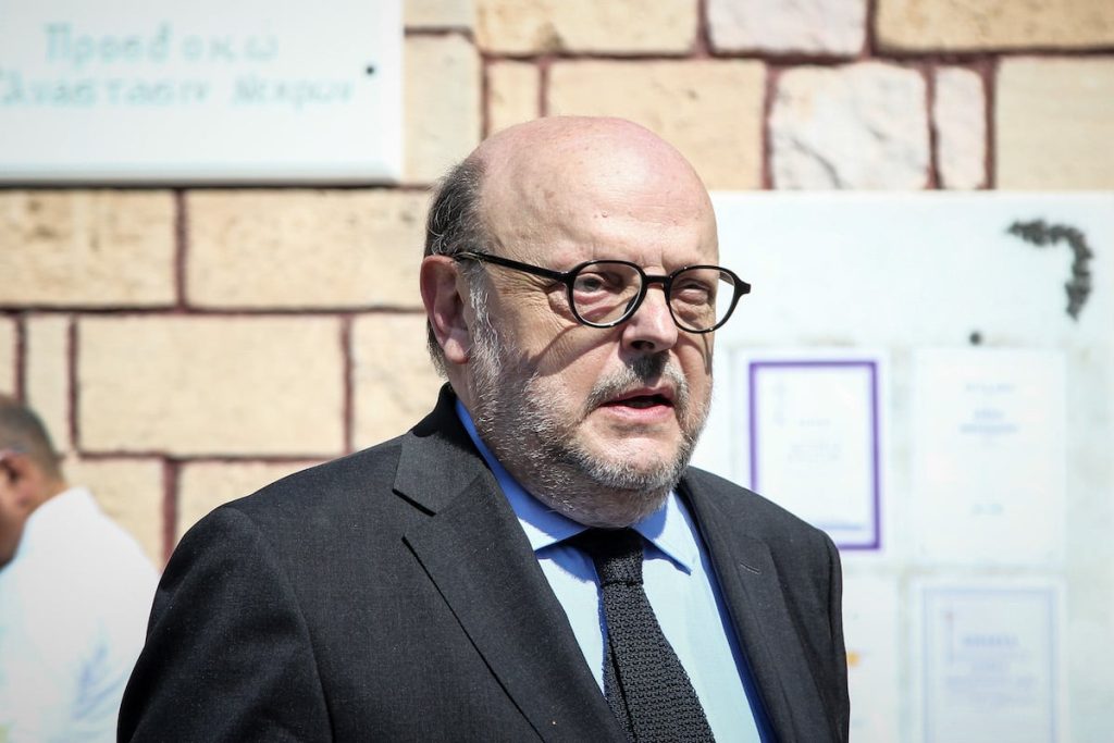 Αίσθηση προκάλεσε η υποψηφιότητα του πρώην κυβερνητικού εκπροσώπου της κυβέρνησης Κ.Καραμανλή, Ε.Αντώναρου, με τον ΣΥΡΙΖΑ