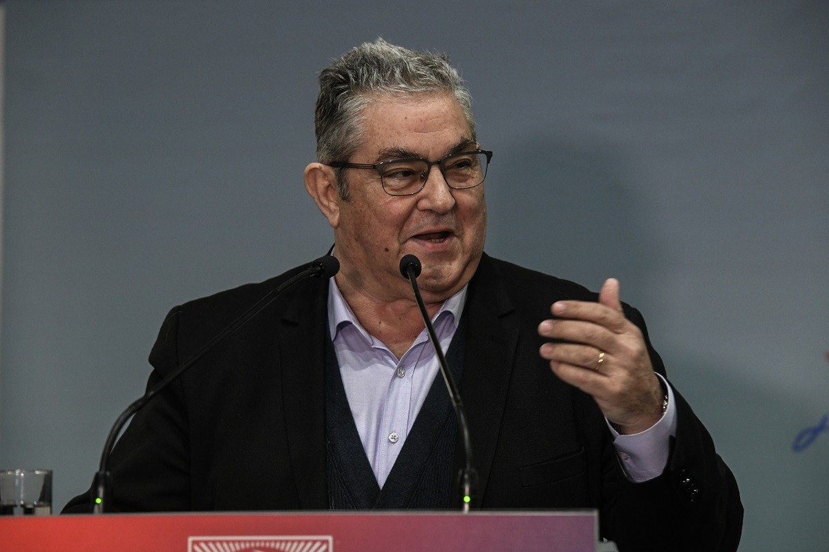 Δ.Κουτσούμπας: «Δεν θα πέσουμε και από τα σύννεφα αν δούμε τρικομματική κυβέρνηση»