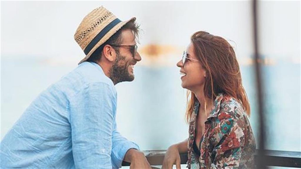 Θες να σε ερωτευτεί; – Τα 3+1 ψυχολογικά κόλπα που θα τον κάνουν να… «λιώνει»