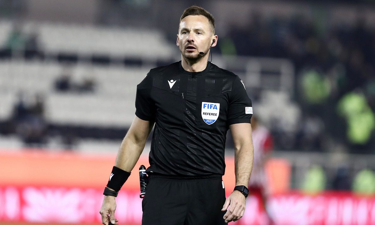 Επέστρεψε στη Βαρσοβία ο Πάβελ Ρατσκόφσκι που θα «σφύριζε» το ΑΕΚ-Άρης – Θα συναντηθεί με τον Πολωνό αρχιδιαιτητή