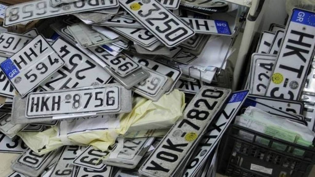 Πάσχα: Ο Δήμος Αθηναίων επιστρέφει από αύριο τις πινακίδες αυτοκινήτων και μοτοσικλετών