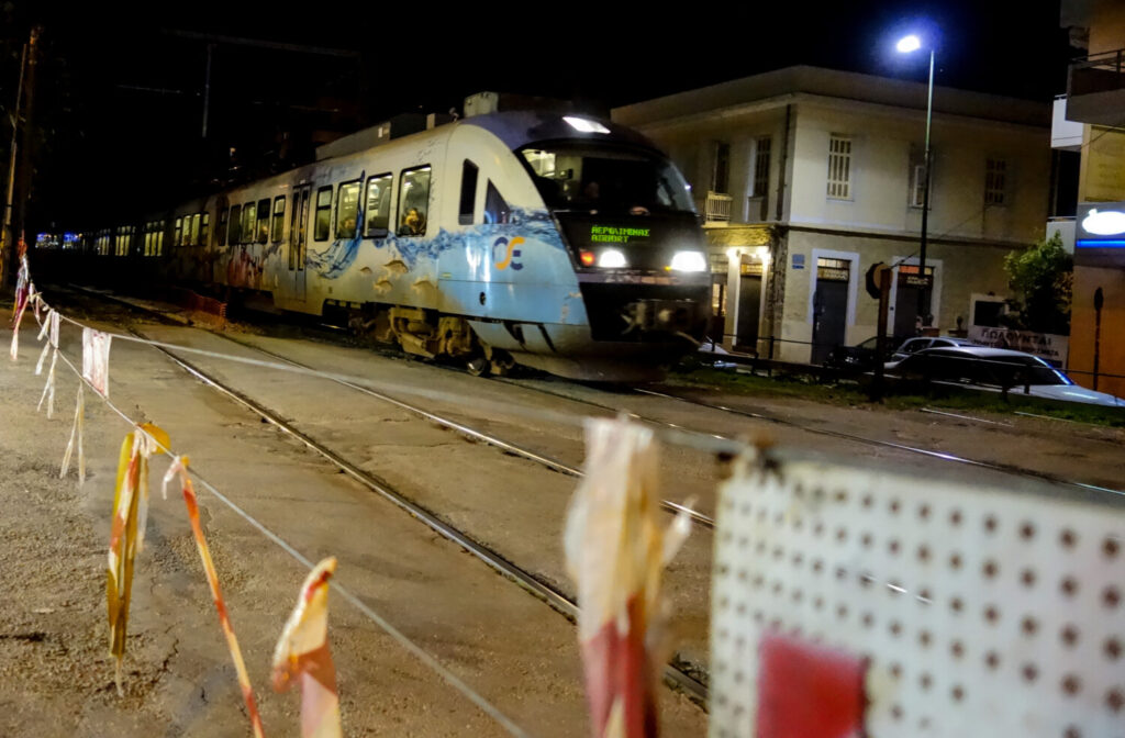 Ταύρος: «Δεν προσπάθησε να αυτοκτονήσει» λέει θείος του 16χρονου που παρασύρθηκε από προαστιακό