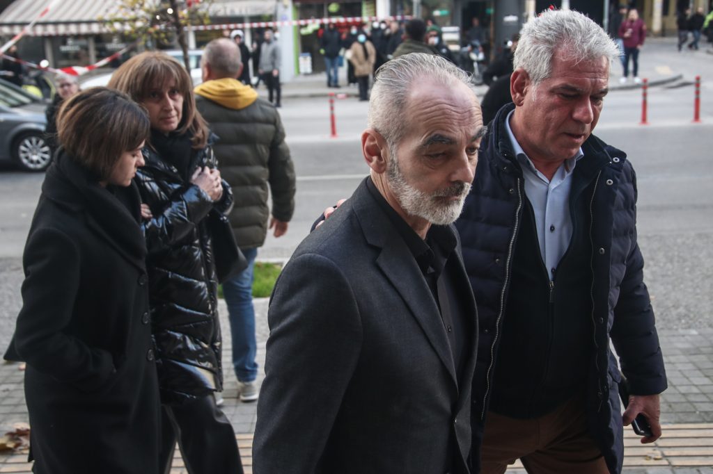 Άλκης Καμπανός: Οι γονείς μήνυσαν τρεις ιατροδικαστές που κατέθεσαν στη δίκη