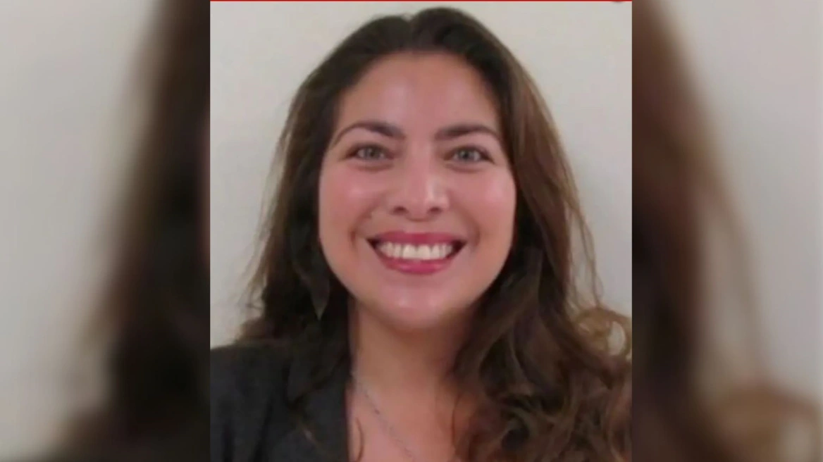 ΗΠΑ: «Ασυγκράτητη» παντρεμένη τηλεφωνήτρια αστυνομικού τμήματος αντάλλασσε ερωτικά μηνύματα με 7 αξιωματικούς