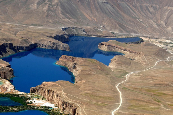 «Μαγικές» εικόνες από τις «γαλάζιες λίμνες» του Αφγανιστάν (φωτο)