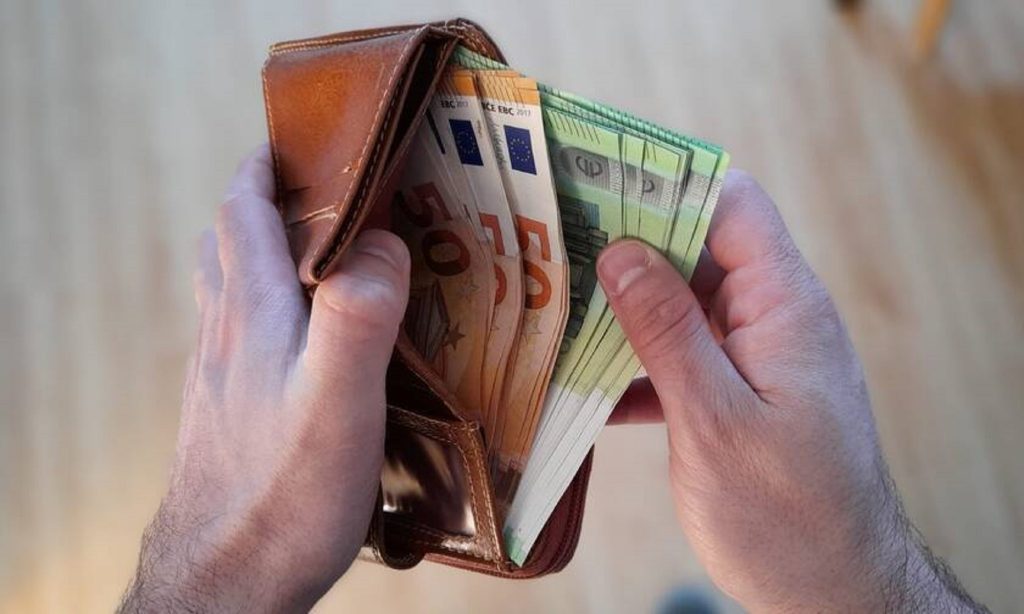 Επιστρεπτέα προκαταβολή: Σε στάση αναμονής χιλιάδες επαγγελματίες και επιχειρήσεις που είχαν υποβάλει ενστάσεις