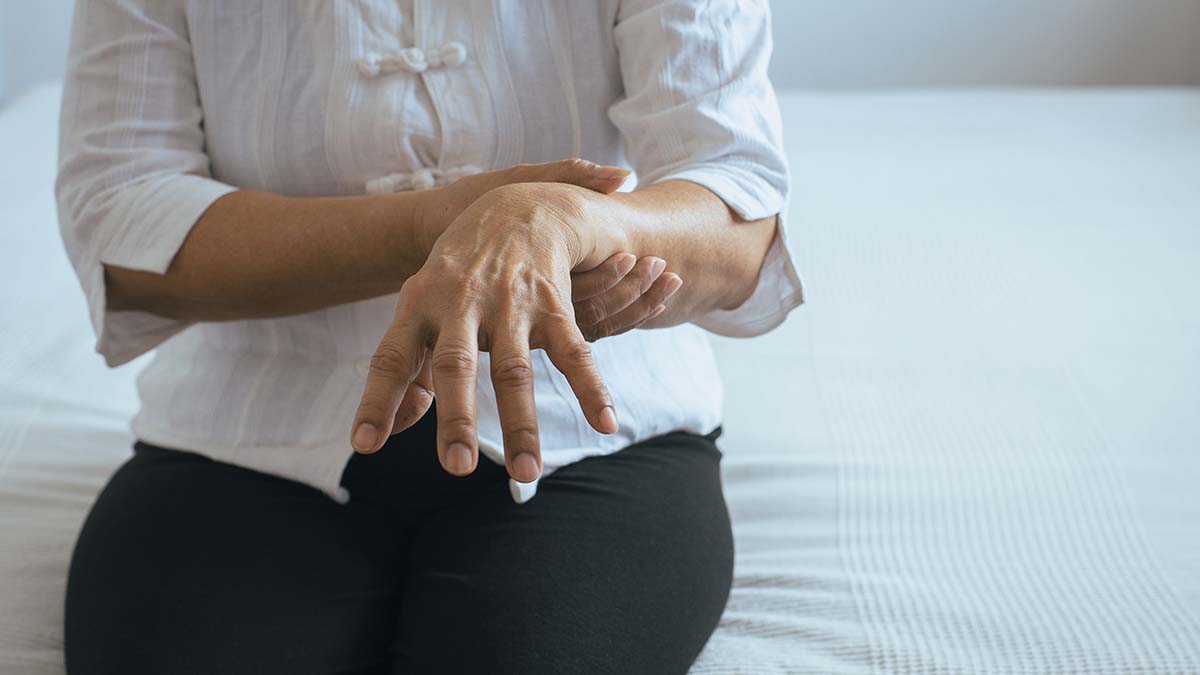 Νόσος του Πάρκινσον: Αυτά είναι τα 7 βασικά συμπτώματα