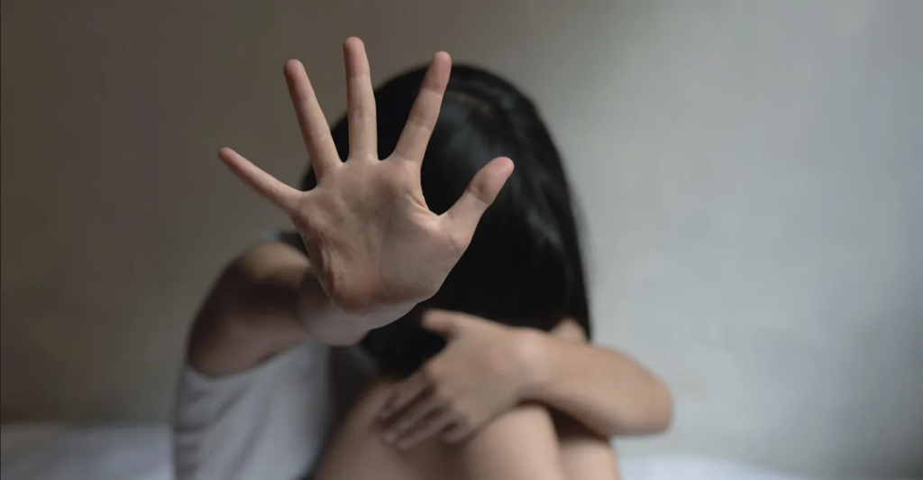 Προθεσμία για να απολογηθούν έλαβαν οι ανήλικοι που κατηγορούνται για τον βιασμό 19χρονης στη Λάρισα
