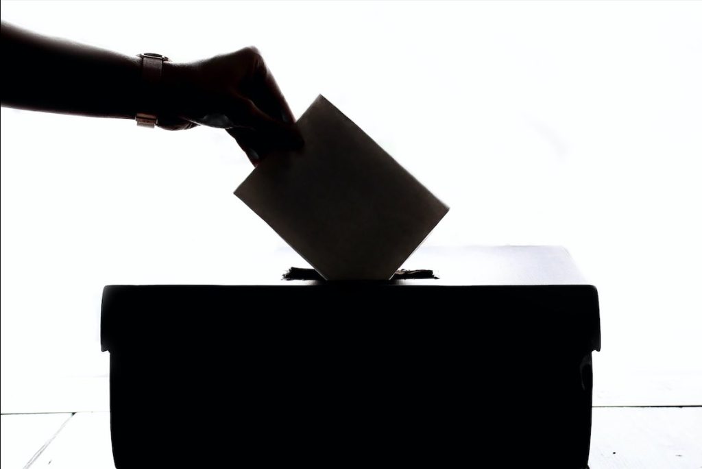 Οι επώνυμοι που ρίχνονται στη «μάχη» του σταυρού στις φετινές εκλογές – Με ποια κόμματα θα «κατέβουν» (φώτο)