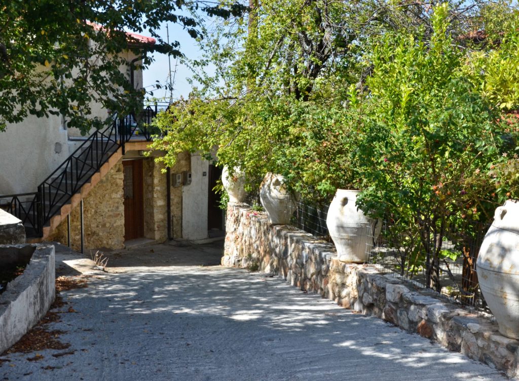 Το άγνωστο χωριό της Κρήτης που πρέπει να επισκεφτείτε το Πάσχα! (βίντεο)