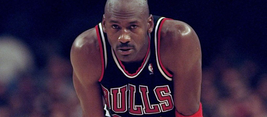 Ιστορικά παπούτσια του Μάικλ Τζόρνταν πουλήθηκαν έναντι 2,2 εκατομμυρίων δολαρίων σε δημοπρασία (φωτό)