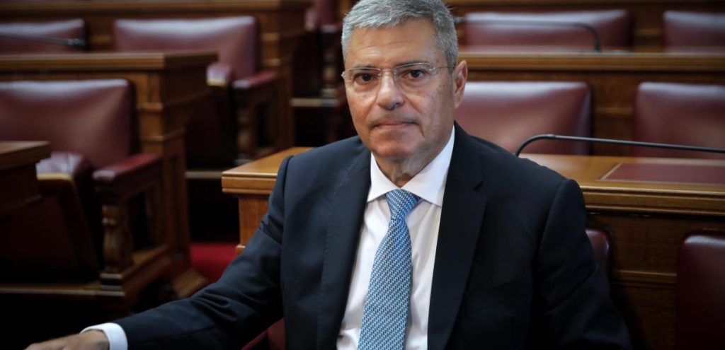 Κεφαλονιά: Επιτέθηκαν λεκτικά στον Π.Καππάτο της ΝΔ και τον Ν.Μάνεση – «Τι κάθεσαι με τον προδότη;»