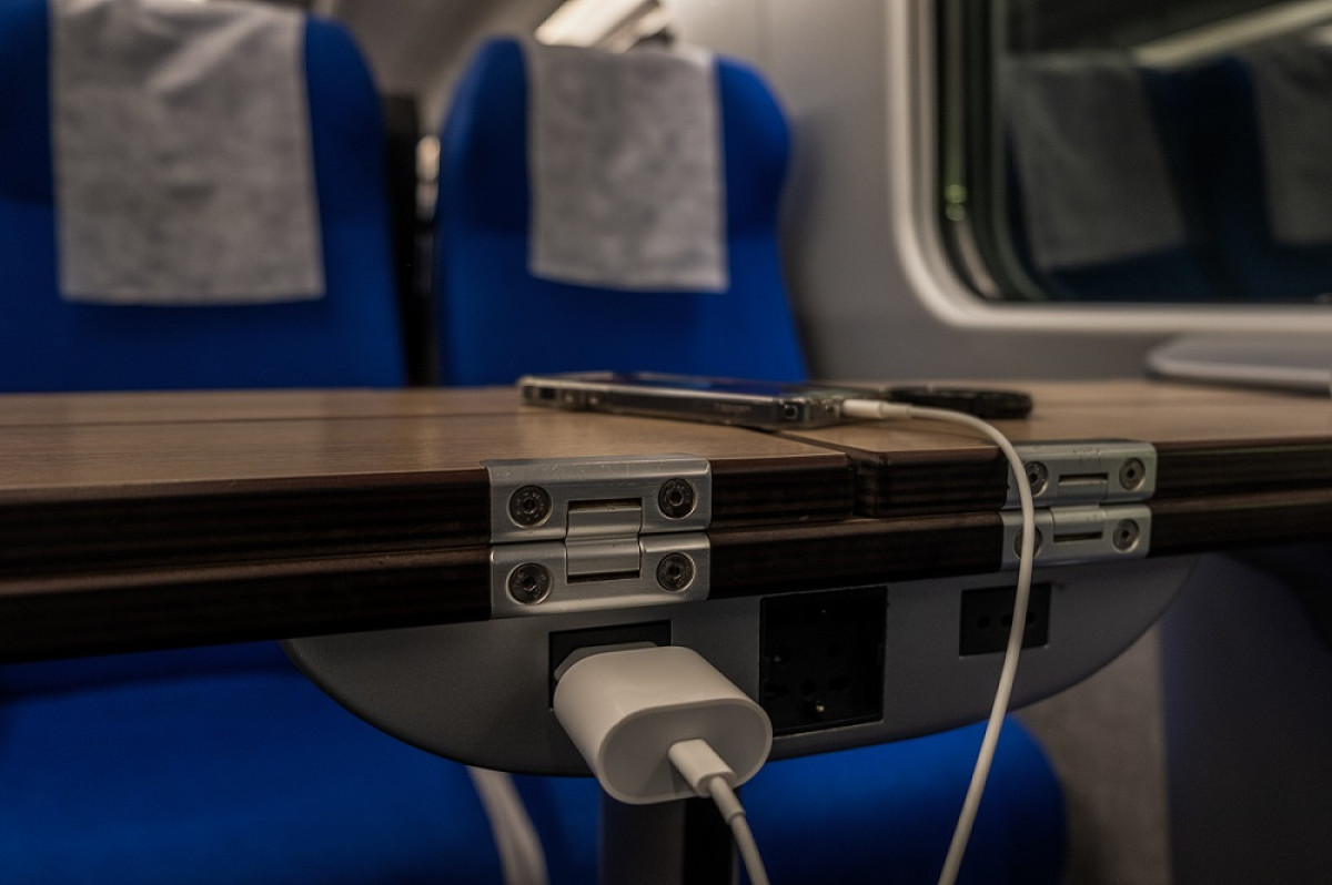 Αυτός είναι ο λόγος που δεν πρέπει να φορτίζουμε το κινητό σε δημόσιες θύρες USB