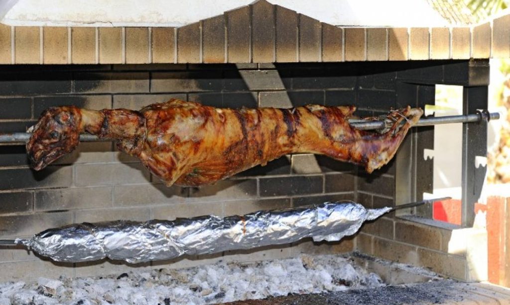 Λαμία: 76χρονος έπεσε από τις σκάλες και σκοτώθηκε την ώρα που οικογένειά του έψηνε