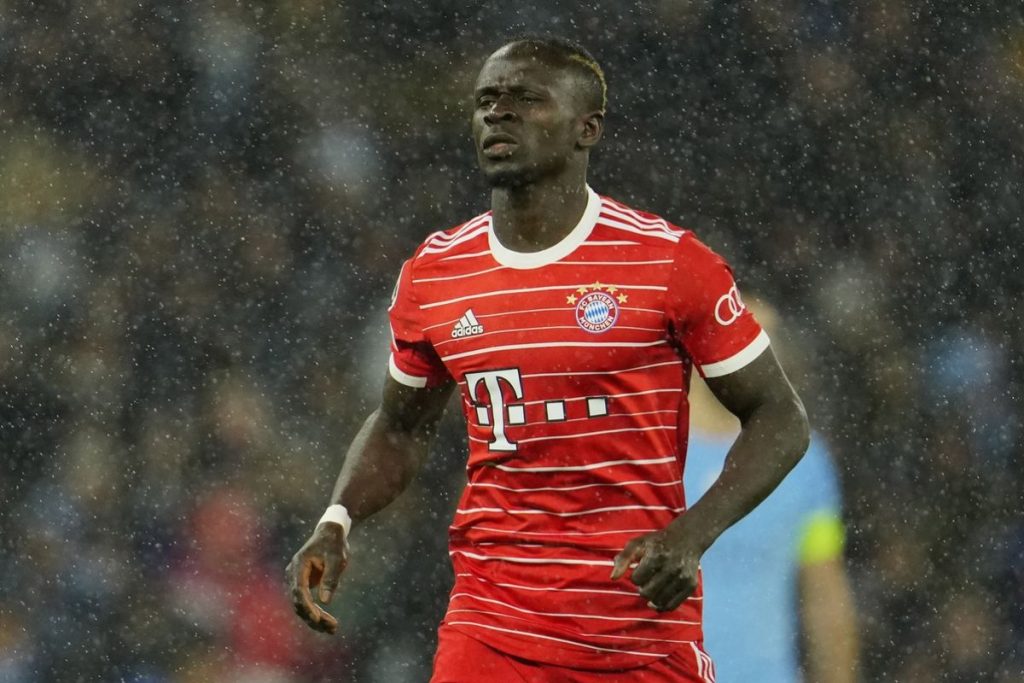 Μπάγερν Μονάχου: Βαριά τιμωρία στον Σαντιό Μανέ – Εκτός ομάδας μέχρι νεωτέρας για τη γροθιά στον Λιρόι Σανέ
