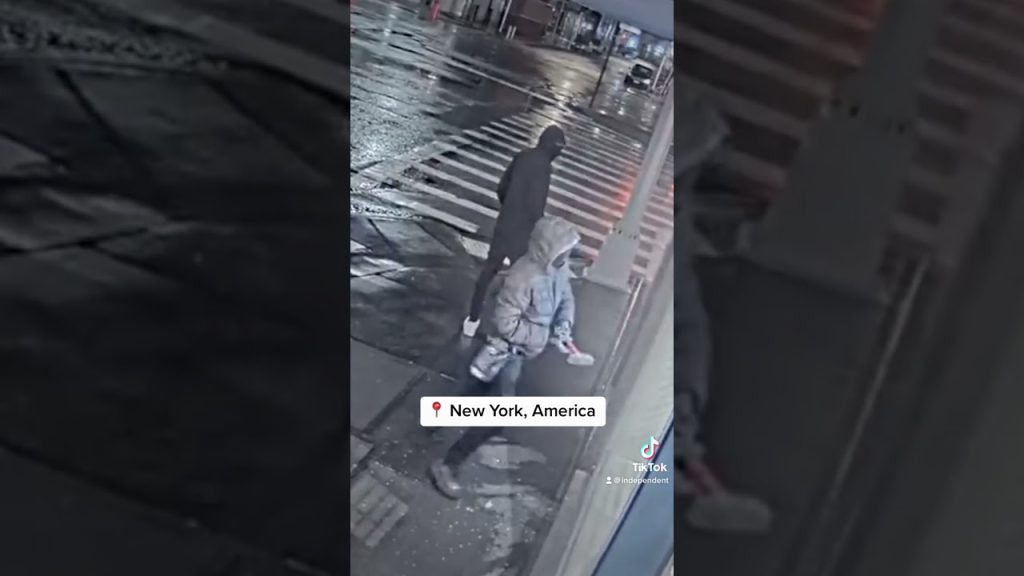 Νέα Υόρκη: Η στιγμή που δράστες εισβάλουν με σφυρί και κλέβουν τσάντες Hermes αξίας 242.000 δολαρίων (βίντεο)