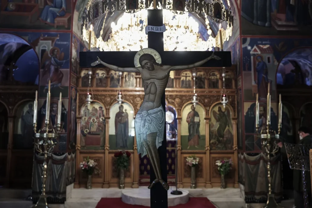 Μεγάλη Παρασκευή: Δείτε ζωντανά την ακολουθία του Μέγα Εσπερινού της Αποκαθηλώσεως (βίντεο)